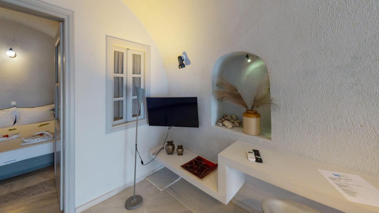 Noni Studios Фира Екстериор снимка